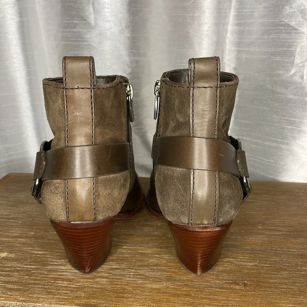 Vince Camuto Women’s 8 Leather Ankle Bootie